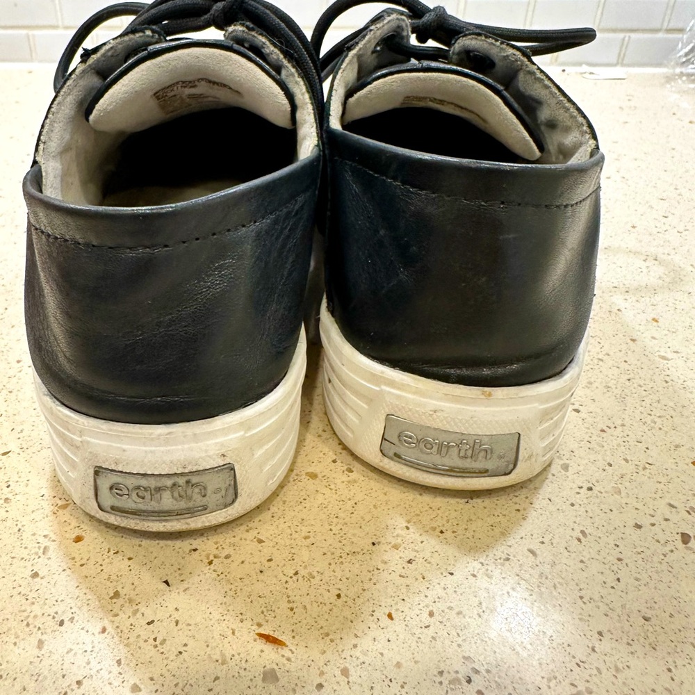 Great sneakers - Earth